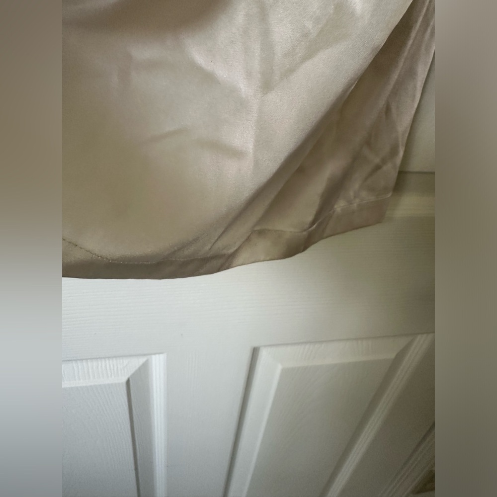 EILEEN FISHER Silk Cream Blouse. - Picture 5 of 8